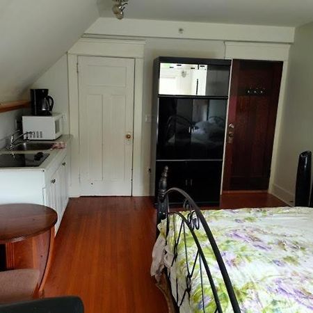 West Vancouver Guesthouse ภายนอก รูปภาพ